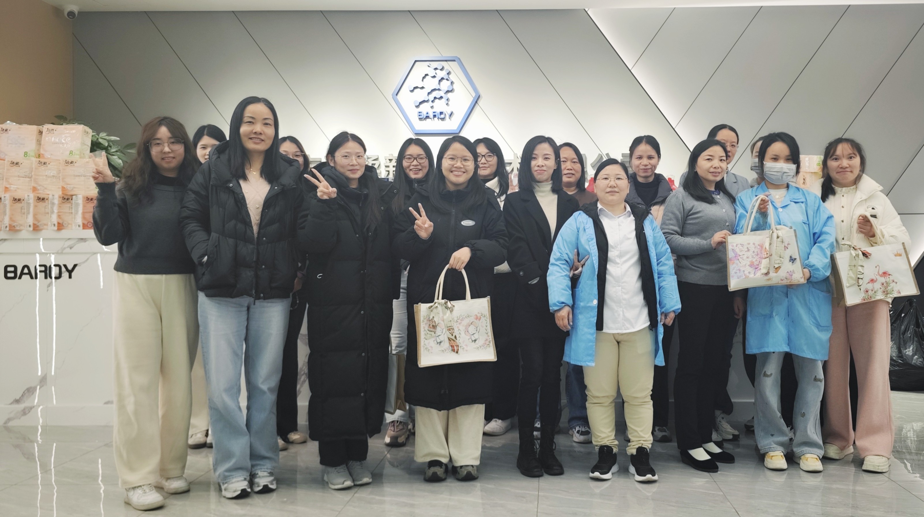 致敬所有闪闪发光的“她”